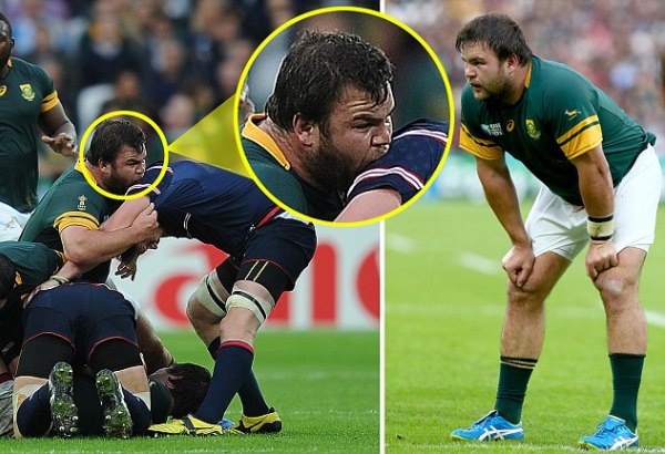 Photo of Frans Malherbe allegedly biting in the game against USA... still images are very misleading!