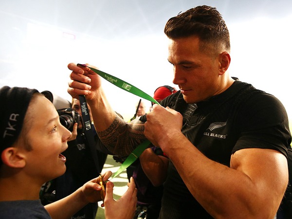 Sonny Bill Williams gives his Gold medal to young Charlie Lines, the boy who was tackled by a security guard